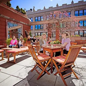 Giraffe By Library Collection Hotell New York